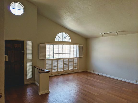 5th image of 2761 Saleroso Dr