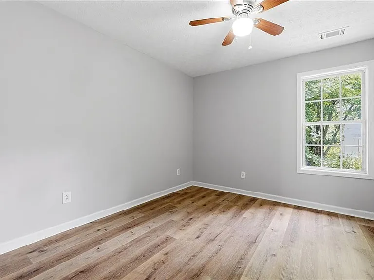 5072 Leeshire Trce — Photo 18