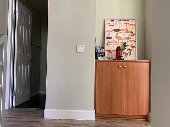 5th image of 504 E Jeanette Ln