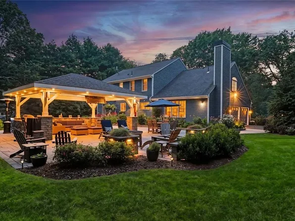 91 Woodridge Dr, Saunderstown, RI 02874
