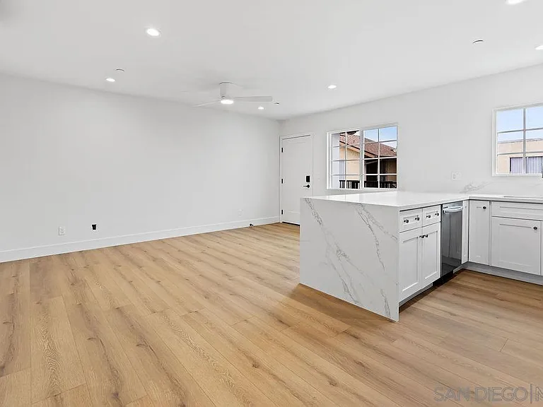 4265 42nd St #5 — Photo 13