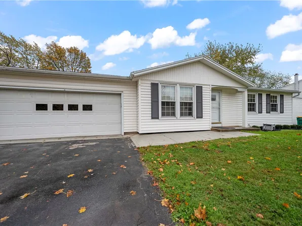 57 Blackwell Ln, Henrietta, NY 14467