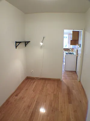 Rented by Glasser Realty LLC | media 6