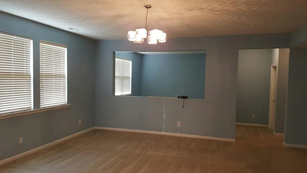 3 bed, 2.5 bath, 3527 sqft, $2,600 — Photo 1
