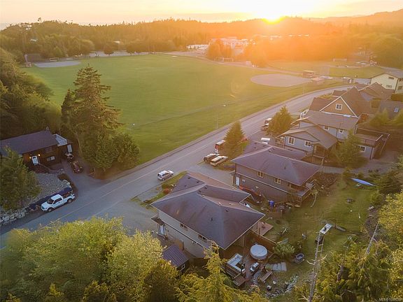 4th image of 386 Pacific Cres