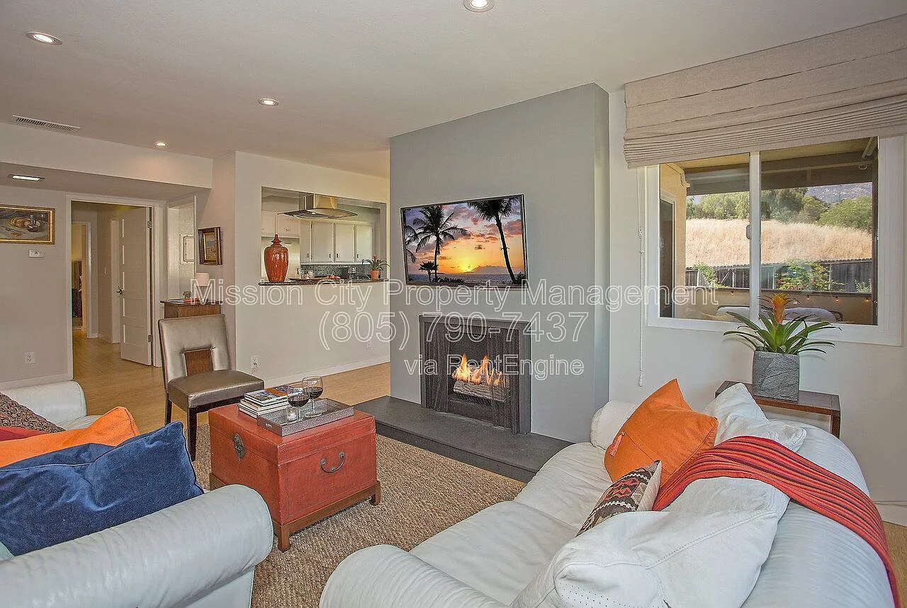 2 bed, 2.0 bath, 1100 sqft, $4,485 — Photo 3