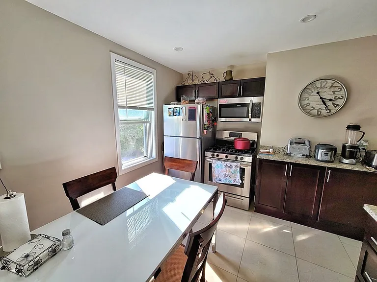 44 Webster St #3 — Photo 2