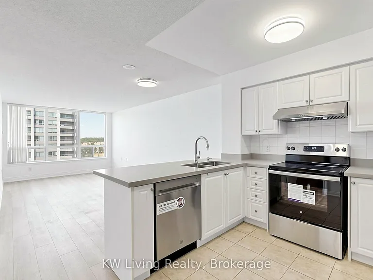 9017 Leslie St #903 — Photo 1