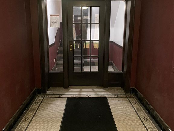 3rd image of 217B Washington Blvd #2S