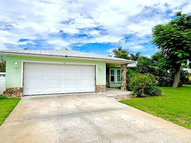 2108 Rosewood Dr