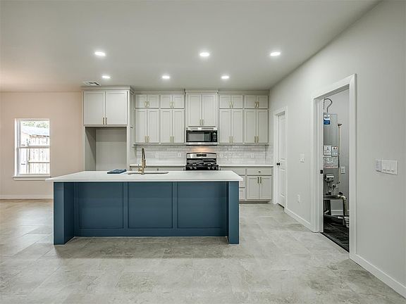5th image of 1120 SE 39th St