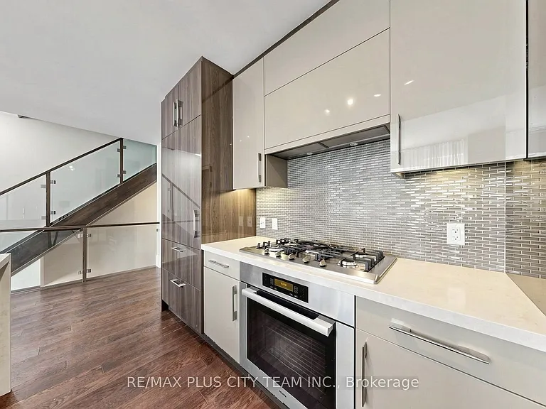 29 Queens Quay E #Townhouse 122 — Photo 9