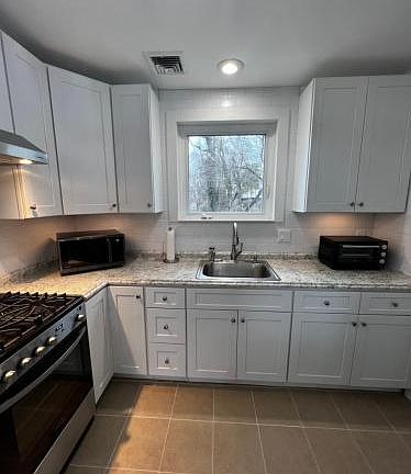 3rd image of 27 Kenmore St Floor 2