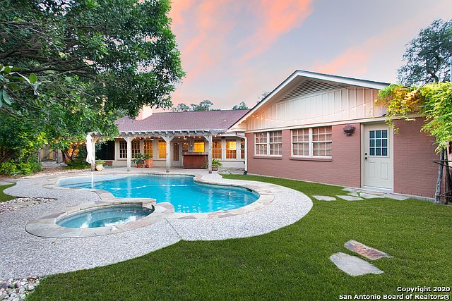 1st image of 205 Carolwood Dr
