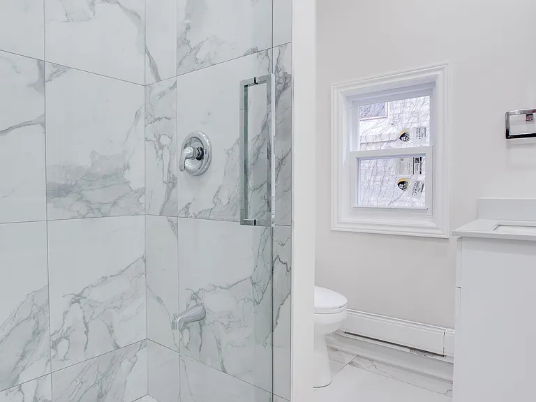 140 Wellington St #3 — Photo 8