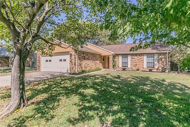 1st image of 813 Heather Wood Dr