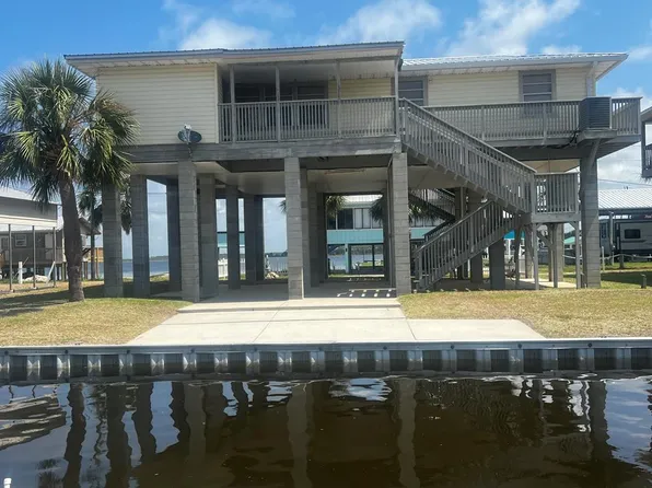 211 W 8th Ave, Horseshoe Beach, FL 32648