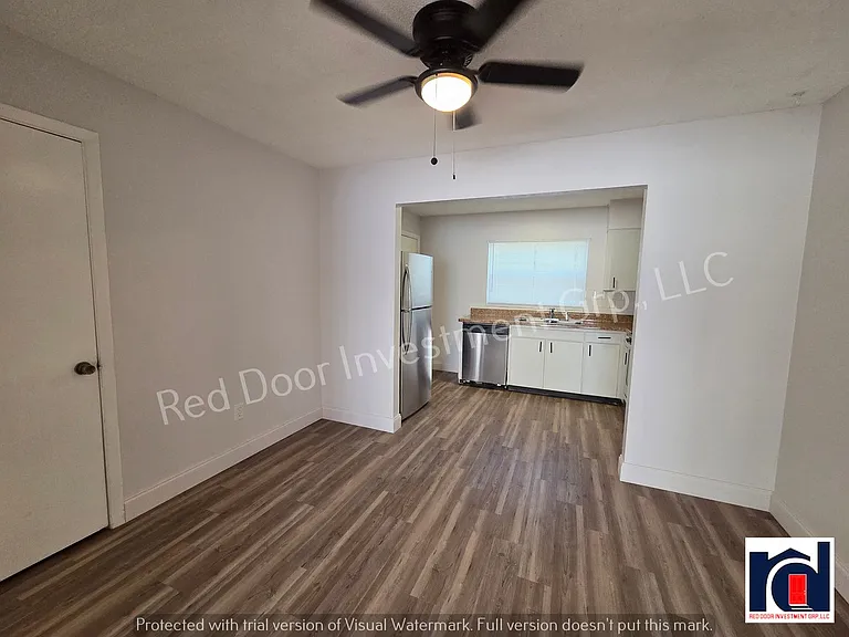 Spacious Renovated Apartments within Walking Distance to Downtown Deland — Photo 7
