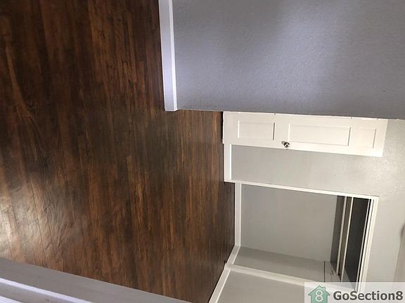 5th image of 210 Glamis Ave