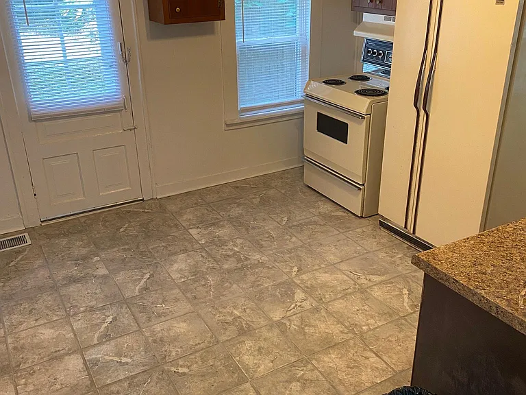 312 S Mulberry St — Photo 4