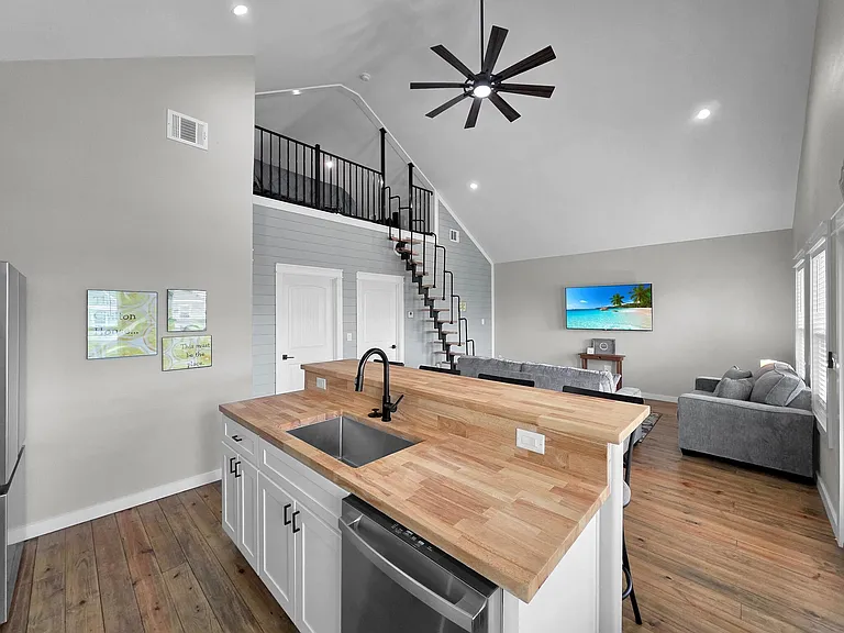 1049 Sunset Cir W — Photo 20