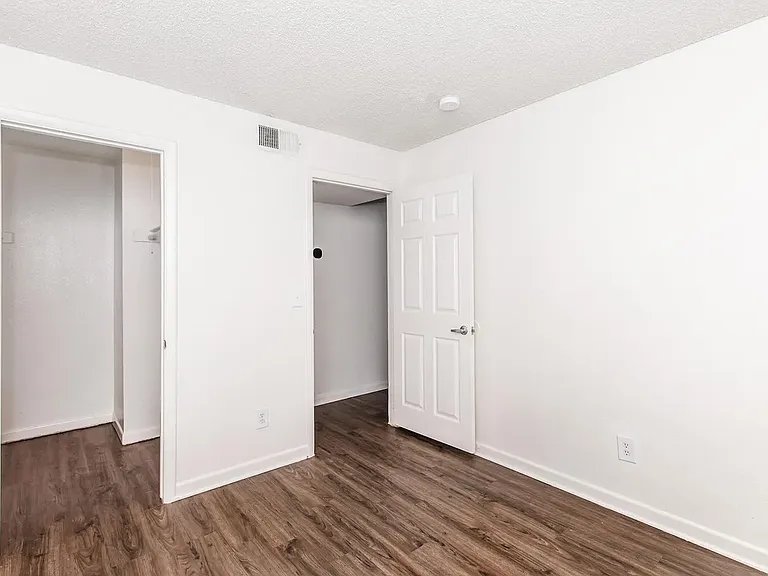 Crystal Pointe — Photo 27