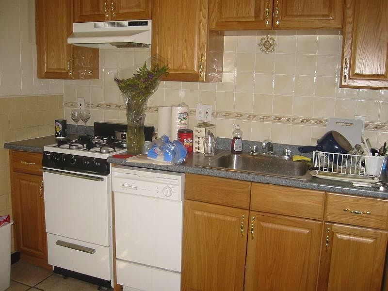 2nd image of 107 Gordon St APT 1A