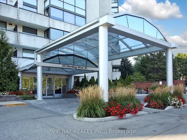 20 Harding Blvd W #1012, Richmond Hill, ON L4C 9S4