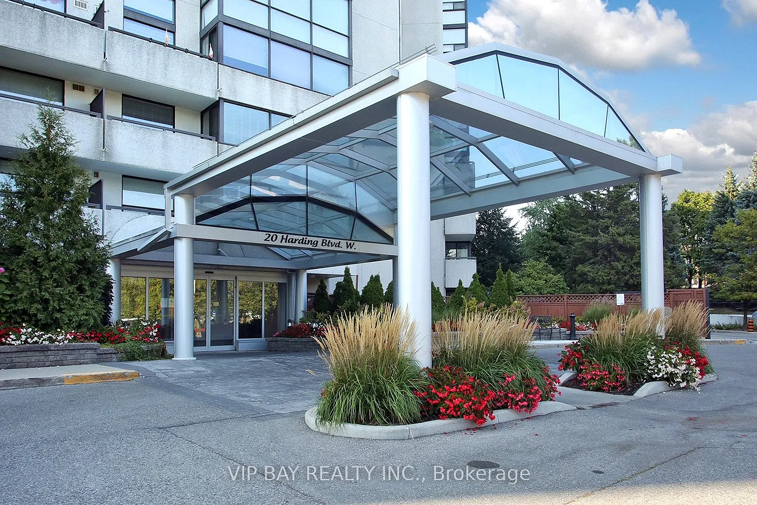 20 Harding Blvd W #1012 photo 1