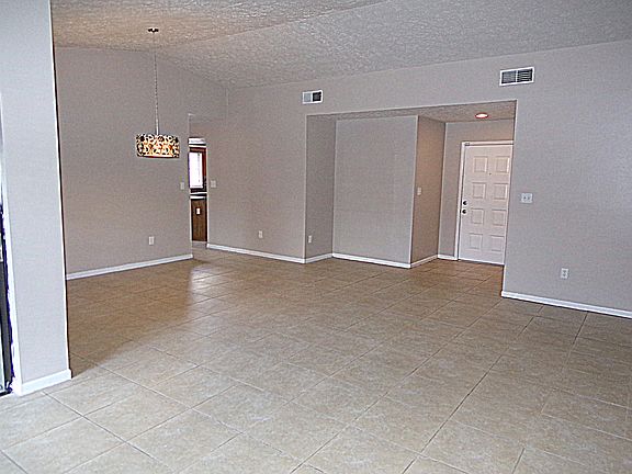 Tasteful 18 inch tile 