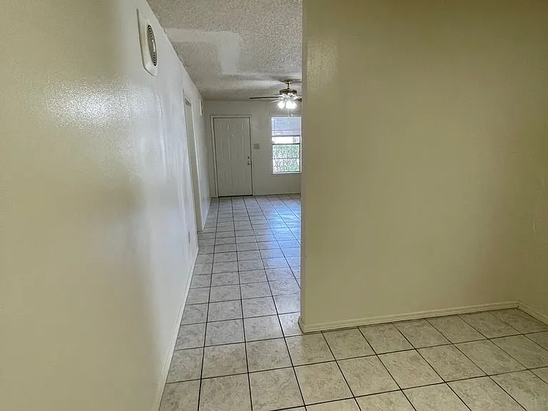 2336 Elm Park Dr — Photo 9