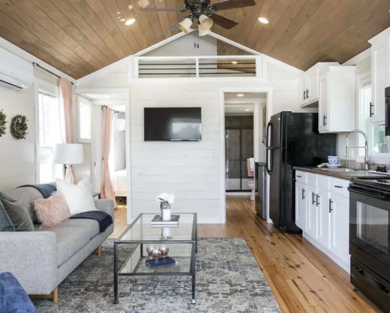 Tiny House — Photo 1