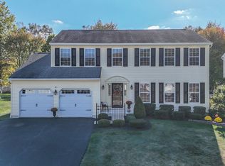 242 Willow Wood Dr, New Britain, PA 18901