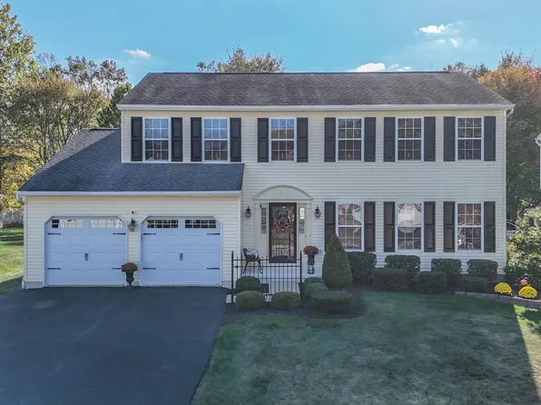 242 Willow Wood Dr, New Britain, PA 18901