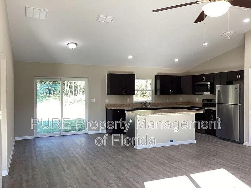 3 bed, 2.0 bath, 1398 sqft, $1,645 — Photo 4