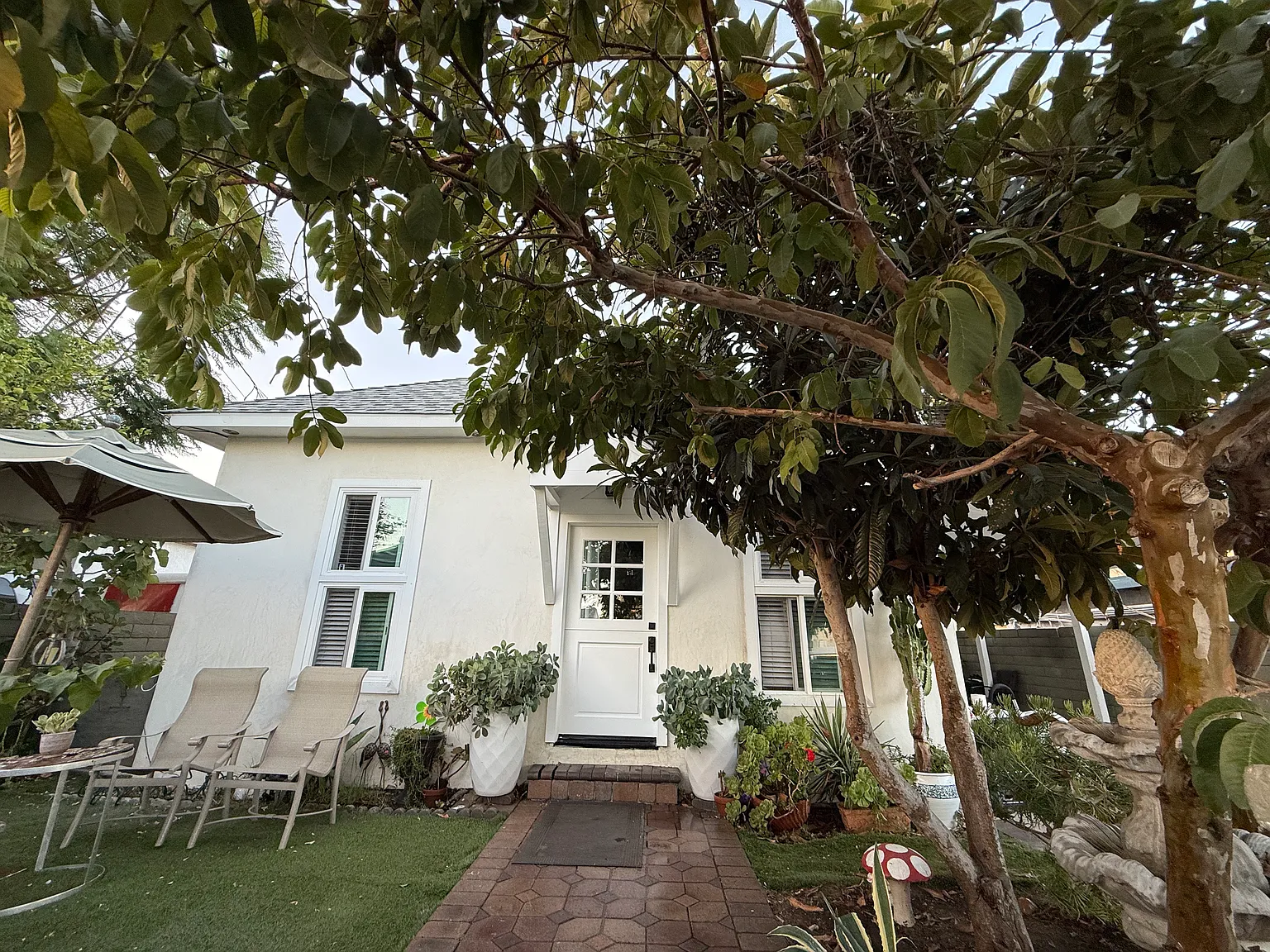 4 bed, 1.5 bath, 920 sqft, $4,000 — Photo 3
