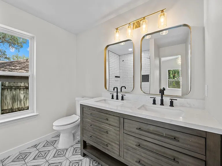 8708 Huebinger Pass — Photo 18