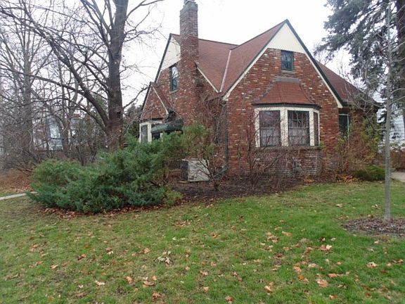 2nd image of 595 Cretin Ave S