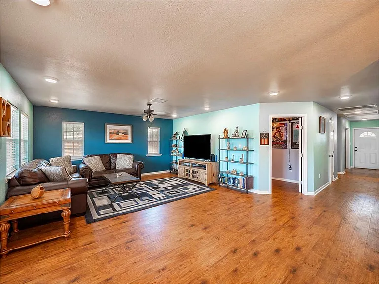 691 Tamarack Dr — Photo 7