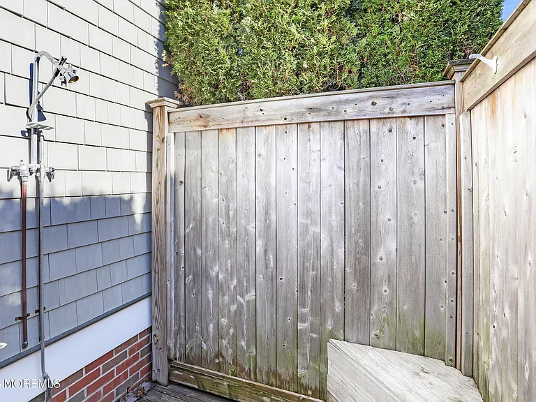 101 Tuttle Ave — Photo 56