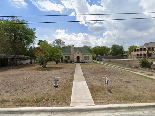 220 Greenlawn Dr