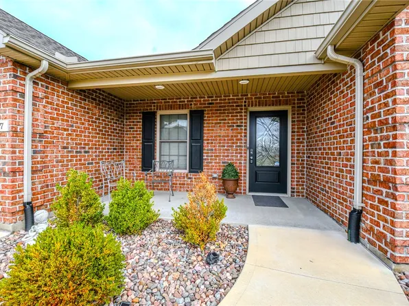 607 W Bentley Cir, Troy, OH 45373