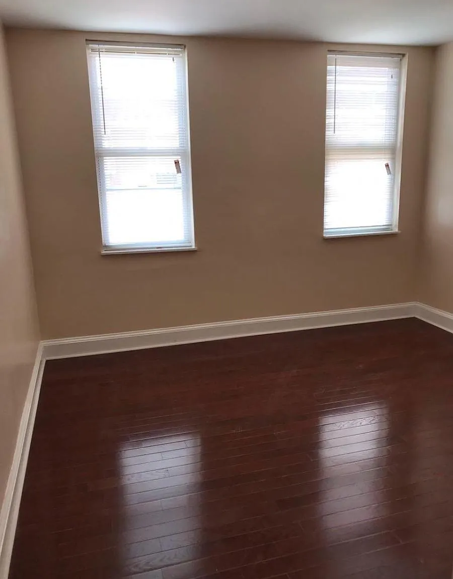 3 bed, 1.5 bath, 924 sqft, $1,125 — Photo 3