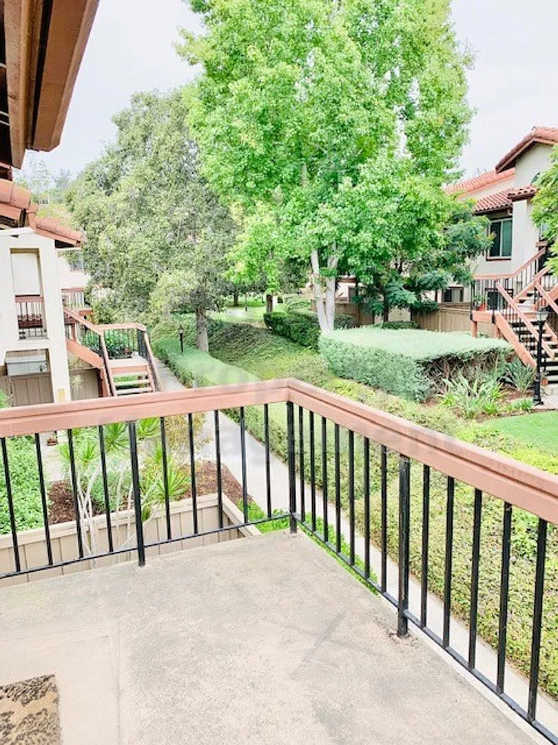 Beautiful 2 Bd/1 Ba, 806 sf upper unit condo located in very desirable La Jolla Colony community — Photo 1