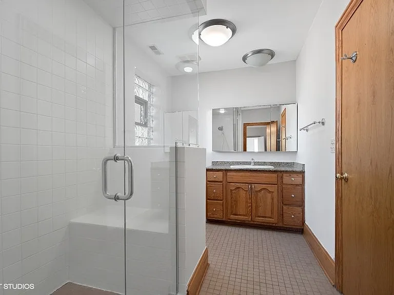 2717 W Argyle St #2 — Photo 16