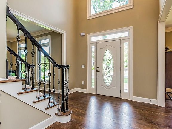 4th image of 660 Stone House Ln
