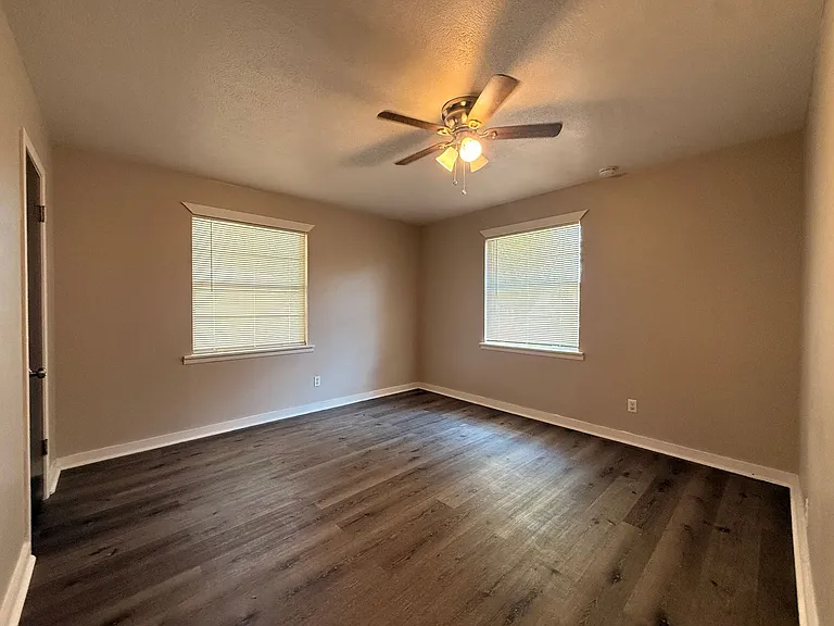 810 Glencrest Ln — Photo 19