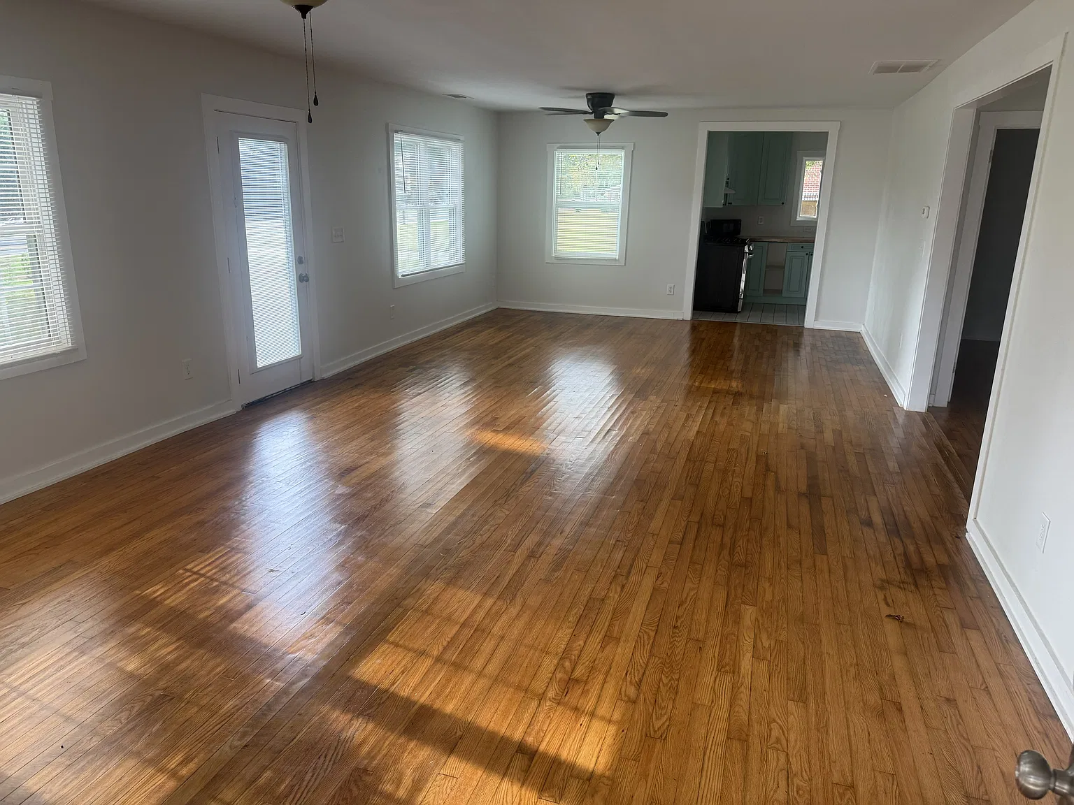 2 bed, 888 sqft, $1,600 — Photo 4