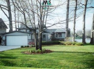 3490 Lexington Rd, Waterford, MI