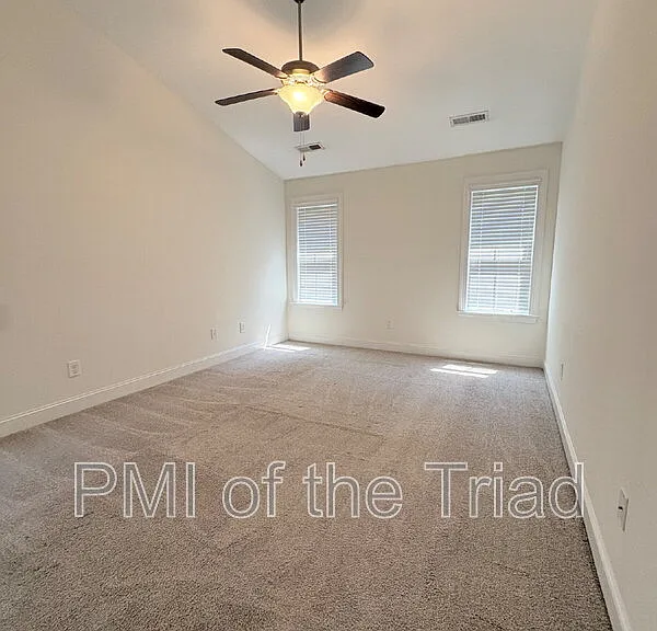 2974 York Place Dr — Photo 14
